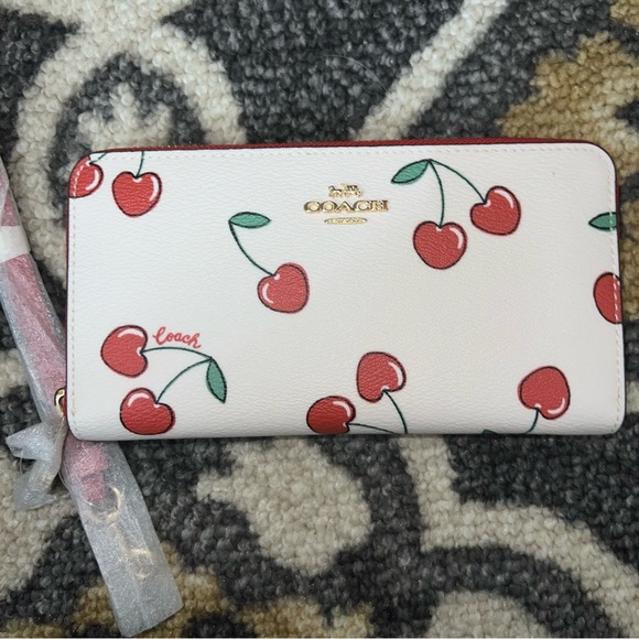 Long Zip Around Wallet With Heart Cherry Print - Picture 6 of 6